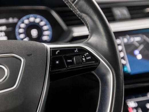 Audi e-tron 50 quattro 71 kWh S-Line Sport 313Pk Automaat (PANORAMADAK, LUCHTVERING, APPLE CARPLAY, GROOT NAV... ActivLease financial lease