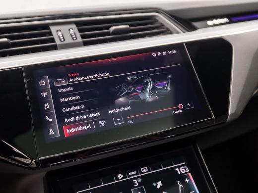 Audi e-tron 50 quattro 71 kWh S-Line Sport 313Pk Automaat (PANORAMADAK, LUCHTVERING, APPLE CARPLAY, GROOT NAV... ActivLease financial lease