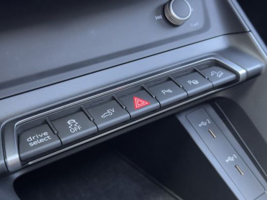 Audi Q3 45 TFSI e AUT6 S-LINE EDITION PANODAK LEDER NAVI DIGI-DASH APPLE-CARPLAY LED LMV PDC ActivLease financial lease