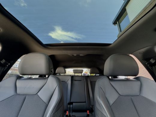 Audi Q3 45 TFSI e AUT6 S-LINE EDITION PANODAK LEDER NAVI DIGI-DASH APPLE-CARPLAY LED LMV PDC ActivLease financial lease