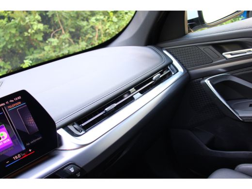 BMW X1 25 e xDrive M Sport | WEGKLAPBARE TREKHAAK | STOELVERWARMING | M-SPORT | CAMERA | PARK SENS V+A |... ActivLease financial lease