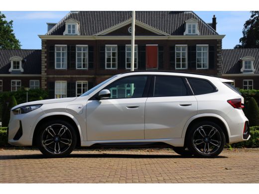 BMW X1 25 e xDrive M Sport | WEGKLAPBARE TREKHAAK | STOELVERWARMING | M-SPORT | CAMERA | PARK SENS V+A |... ActivLease financial lease