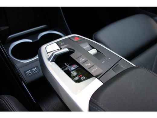 BMW X1 25 e xDrive M Sport | WEGKLAPBARE TREKHAAK | STOELVERWARMING | M-SPORT | CAMERA | PARK SENS V+A |... ActivLease financial lease