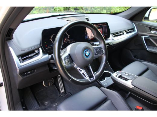 BMW X1 25 e xDrive M Sport | WEGKLAPBARE TREKHAAK | STOELVERWARMING | M-SPORT | CAMERA | PARK SENS V+A |... ActivLease financial lease