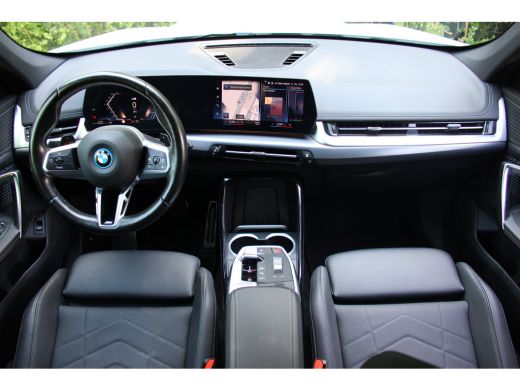 BMW X1 25 e xDrive M Sport | WEGKLAPBARE TREKHAAK | STOELVERWARMING | M-SPORT | CAMERA | PARK SENS V+A |... ActivLease financial lease