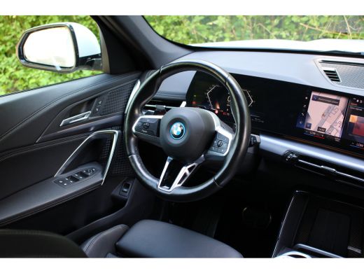 BMW X1 25 e xDrive M Sport | WEGKLAPBARE TREKHAAK | STOELVERWARMING | M-SPORT | CAMERA | PARK SENS V+A |... ActivLease financial lease