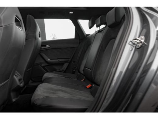 CUPRA Leon Sportstourer 1.5 TSI e-Hybrid 204pk Business | Panoramadak | Sennheiser | Camera | 18" | Alcantara ActivLease financial lease