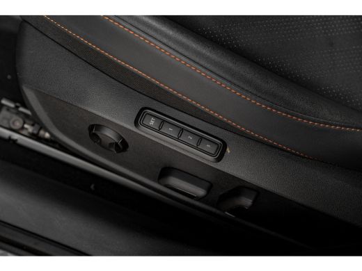 CUPRA Leon Sportstourer 1.5 TSI e-Hybrid 204pk Business | Panoramadak | Sennheiser | Camera | 18" | Alcantara ActivLease financial lease