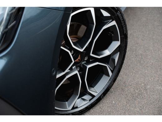 CUPRA Leon Sportstourer 1.5 TSI e-Hybrid 204pk Business | Panoramadak | Sennheiser | Camera | 18" | Alcantara ActivLease financial lease