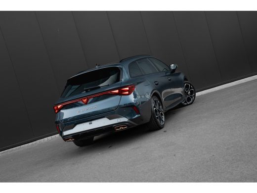 CUPRA Leon Sportstourer 1.5 TSI e-Hybrid 204pk Business | Panoramadak | Sennheiser | Camera | 18" | Alcantara ActivLease financial lease