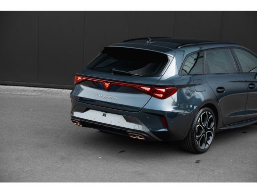 CUPRA Leon Sportstourer 1.5 TSI e-Hybrid 204pk Business | Panoramadak | Sennheiser | Camera | 18" | Alcantara ActivLease financial lease