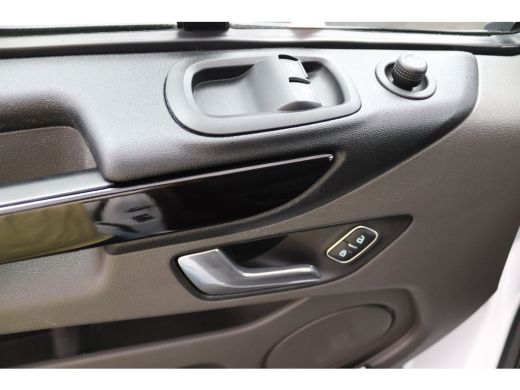 Ford Transit Custom 300 2.0 TDCI L2H1 Limited Automaat | Laadruimte Pakket | Navigatie | Stoelverwarming | Lichtmetal... ActivLease financial lease