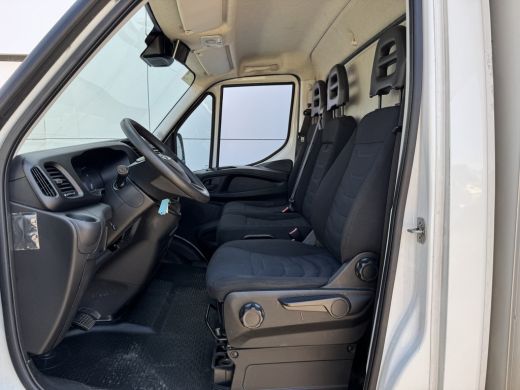 Iveco Daily 35S16 2.3 Automaat Bakwagen Laadklep Climate Control Meubelbak Koffer ActivLease financial lease