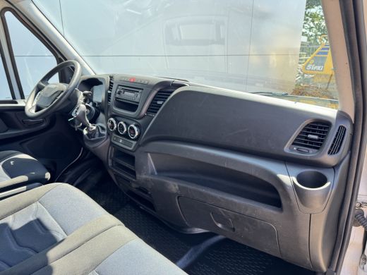 Iveco Daily 35S16 2.3 Automaat Bakwagen Laadklep Climate Control Meubelbak Koffer ActivLease financial lease