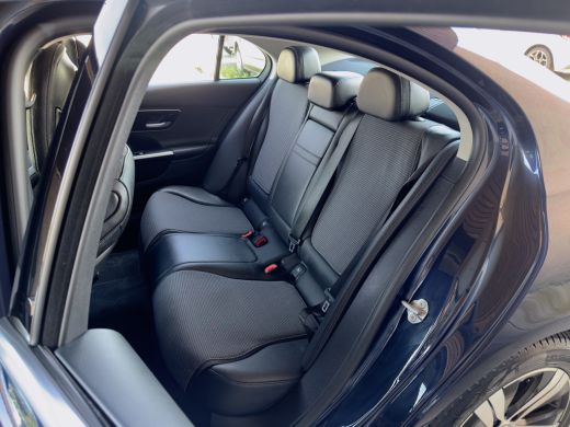 Mercedes-Benz C-Klasse 300 e AUT9 LUXURY LINE LEDER NAVI CAMERA DIGI-DASH APPLE-CARPLAY LED LMV PDC ActivLease financial lease
