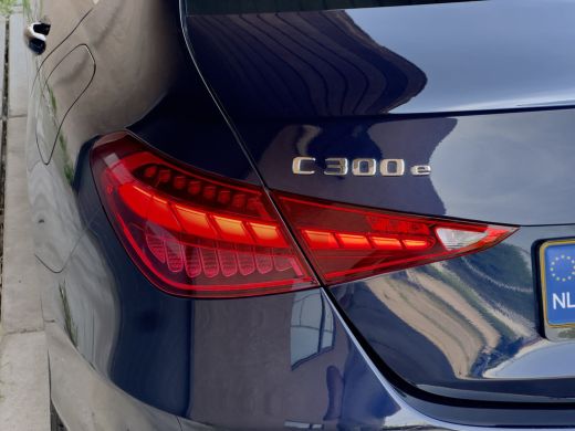 Mercedes-Benz C-Klasse 300 e AUT9 LUXURY LINE LEDER NAVI CAMERA DIGI-DASH APPLE-CARPLAY LED LMV PDC ActivLease financial lease
