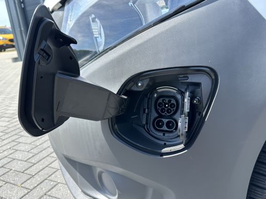 Mercedes-Benz eVito 66 kWh / FULL ELECTRIC / SOH 93% / L2H1 / 43.007 KM / INRICHTING / 1e EIG. / CAMERA / 3-ZITS / CR... ActivLease financial lease