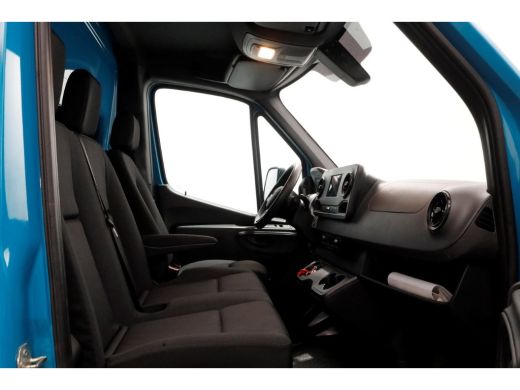Mercedes-Benz Sprinter 315 CDI 150pk 9G Automaat Bakwagen met laadklep en zijdeur H235cm 12-2022 ActivLease financial lease