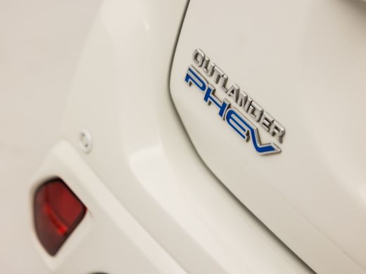Mitsubishi Outlander Sport 2.4 PHEV Sport 225Pk Automaat (APPLE CARPLAY, 1e EIGENAAR, NAVIGATIE, CAMERA, GETINT GLAS, STOELV... ActivLease financial lease