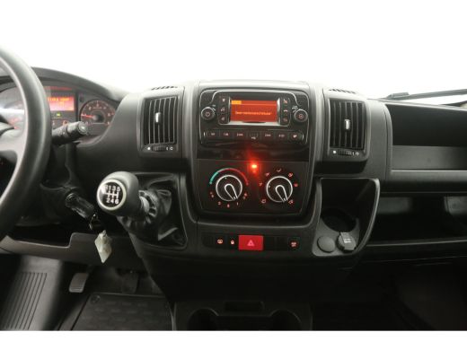 Opel Movano 2.2D 140PK | Bakwagen | Laadklep | Airco | Camera | Cruise | 3 Zits ActivLease financial lease