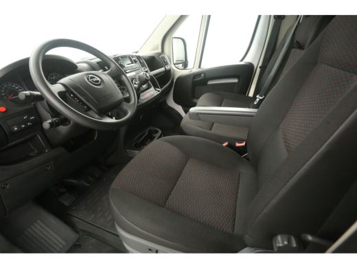 Opel Movano 2.2D 140PK | Bakwagen | Laadklep | Airco | Camera | Cruise | 3 Zits ActivLease financial lease