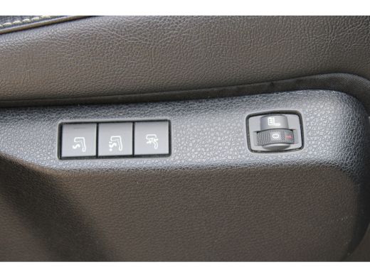 Opel Zafira e-Life L3H1 Innovation 75 kWh SOh 94,8% 7-PERS LEER PANO TREKHAAK 85000KM!!! ActivLease financial lease
