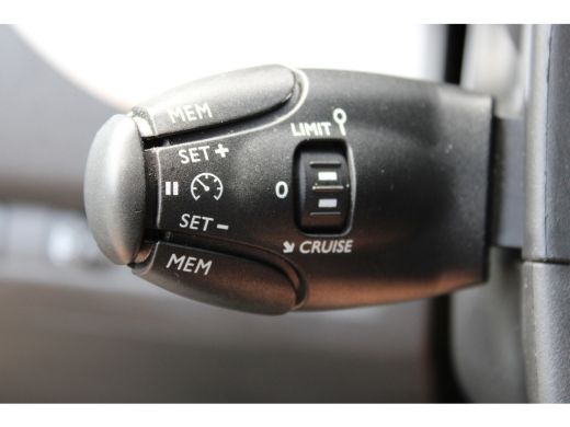 Opel Zafira e-Life L3H1 Innovation 75 kWh SOh 94,8% 7-PERS LEER PANO TREKHAAK 85000KM!!! ActivLease financial lease