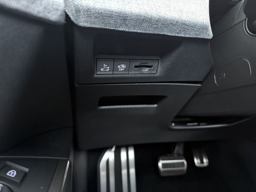 Peugeot e-3008 | Voorraad Voordeel &euro; 6700 | GT Exclusive | Adaptieve cruise control met Stop&Go functie | Elektr... ActivLease financial lease