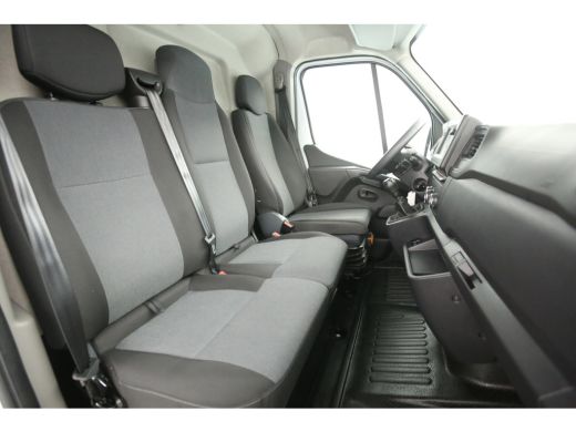 Renault Master T35 2.3 dCi 180PK L2H2 | Airco | Cruise | Camera | 3 Zits | Navi | Trekhaak | Imperiaal ActivLease financial lease