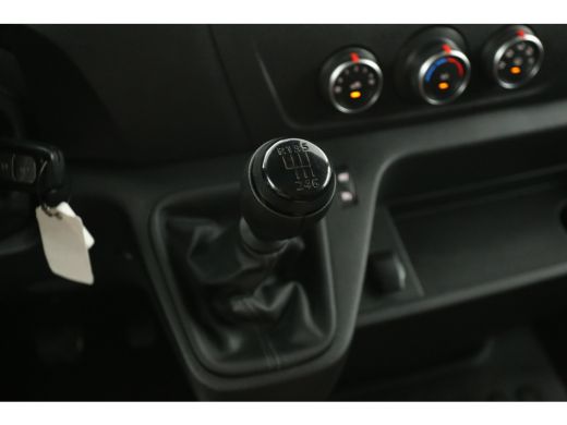 Renault Master T35 2.3 dCi 180PK L2H2 | Airco | Cruise | Camera | 3 Zits | Navi | Trekhaak | Imperiaal ActivLease financial lease