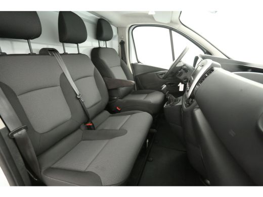 Renault Trafic 2.0 dCi T29 L2H1 | Airco | Cruise | Camera | Trekhaak | 3 Zits | 2xSchuifdeur ActivLease financial lease