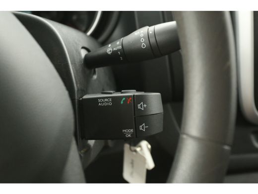 Renault Trafic 2.0 dCi T29 L2H1 | Airco | Cruise | Camera | Trekhaak | 3 Zits | 2xSchuifdeur ActivLease financial lease
