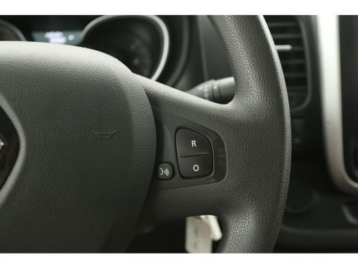 Renault Trafic 2.0 dCi T29 L2H1 | Airco | Cruise | Camera | Trekhaak | 3 Zits | 2xSchuifdeur ActivLease financial lease