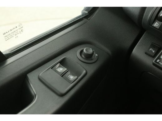 Renault Trafic 2.0 dCi T29 L2H1 | Airco | Cruise | Camera | Trekhaak | 3 Zits | 2xSchuifdeur ActivLease financial lease