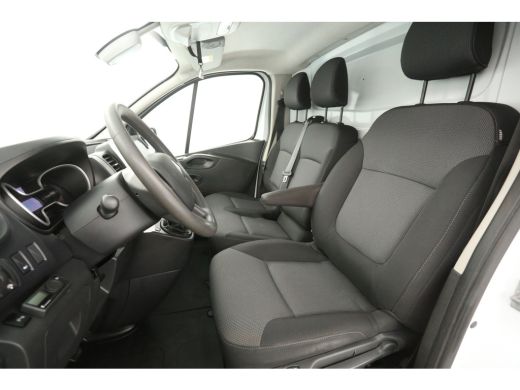 Renault Trafic 2.0 dCi T29 L2H1 | Airco | Cruise | Camera | Trekhaak | 3 Zits | 2xSchuifdeur ActivLease financial lease