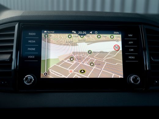 Skoda Karoq 1.5 TSI ACT Sportline Business | Panodak | Trekhaak wegkl. | Stoel geheugen | Leder | Prijs Rijkl... ActivLease financial lease