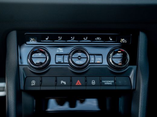 Skoda Karoq 1.5 TSI ACT Sportline Business | Panodak | Trekhaak wegkl. | Stoel geheugen | Leder | Prijs Rijkl... ActivLease financial lease
