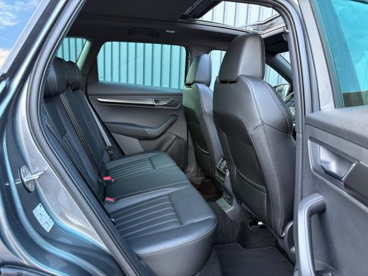 Skoda Karoq 1.5 TSI ACT Sportline Business | Panodak | Trekhaak wegkl. | Stoel geheugen | Leder | Prijs Rijkl... ActivLease financial lease