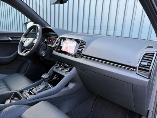 Skoda Karoq 1.5 TSI ACT Sportline Business | Panodak | Trekhaak wegkl. | Stoel geheugen | Leder | Prijs Rijkl... ActivLease financial lease