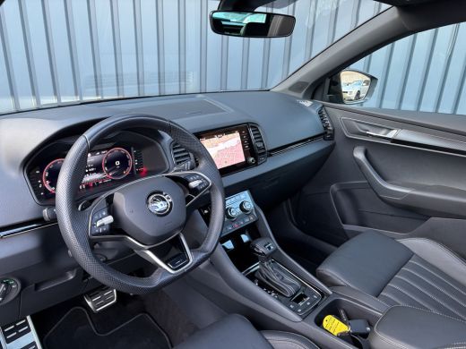 Skoda Karoq 1.5 TSI ACT Sportline Business | Panodak | Trekhaak wegkl. | Stoel geheugen | Leder | Prijs Rijkl... ActivLease financial lease
