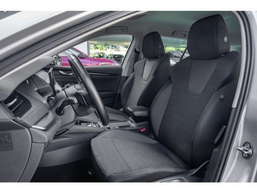 Skoda Octavia Combi 1.0 e-TSI Business Edition | Trekhaak | Stoelverwarming | Camera | Virtual cockpit | Apple ... ActivLease financial lease
