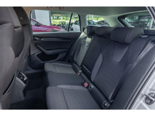 Skoda Octavia Combi 1.0 e-TSI Business Edition | Trekhaak | Stoelverwarming | Camera | Virtual cockpit | Apple ... ActivLease financial lease