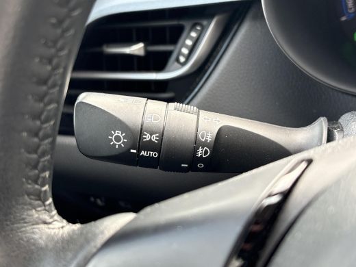 Toyota C-HR 2.0 Hybrid Dynamic **KEYLESS/ PARKEERSENSOREN/ NAVIGATIE** ActivLease financial lease