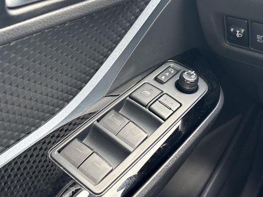 Toyota C-HR 2.0 Hybrid Dynamic **KEYLESS/ PARKEERSENSOREN/ NAVIGATIE** ActivLease financial lease