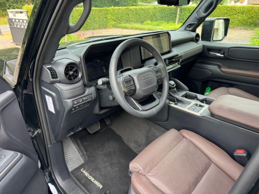 Toyota Land Cruiser 2.8 D-4D Standard Roof Window Van Professional ActivLease financial lease