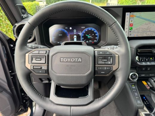 Toyota Land Cruiser 2.8 D-4D Standard Roof Window Van Professional ActivLease financial lease