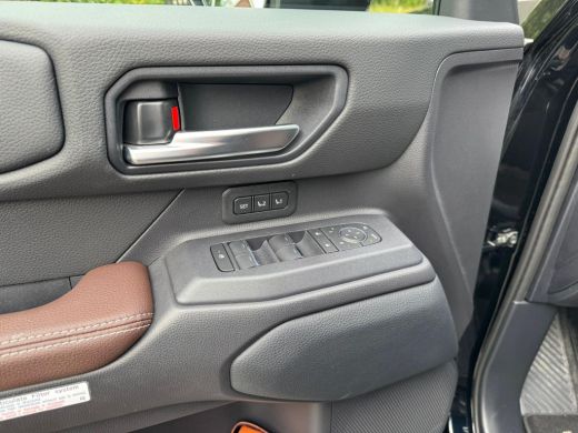 Toyota Land Cruiser 2.8 D-4D Standard Roof Window Van Professional ActivLease financial lease
