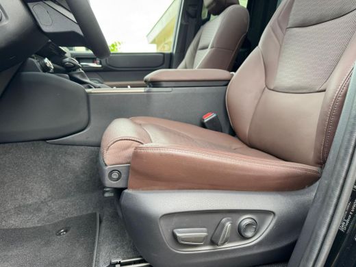 Toyota Land Cruiser 2.8 D-4D Standard Roof Window Van Professional ActivLease financial lease