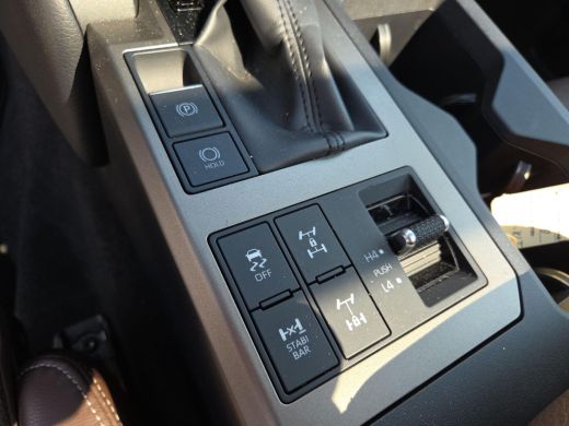 Toyota Land Cruiser 2.8 D-4D Standard Roof Window Van Professional ActivLease financial lease