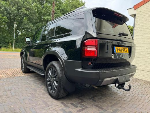 Toyota Land Cruiser 2.8 D-4D Standard Roof Window Van Professional ActivLease financial lease